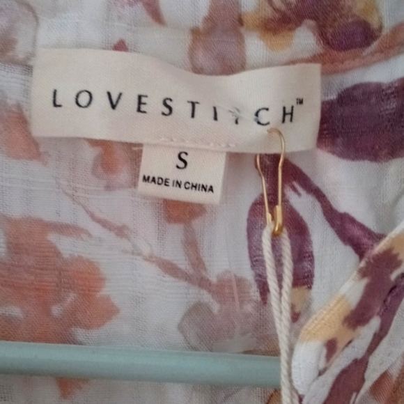 Boutique sleeveless top.soft romantic colors. - Picture 2 of 4